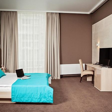 Hotel Versailles Lutsʼk Exterior foto