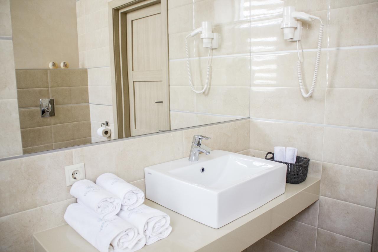 Hotel Versailles Lutsʼk Quarto foto
