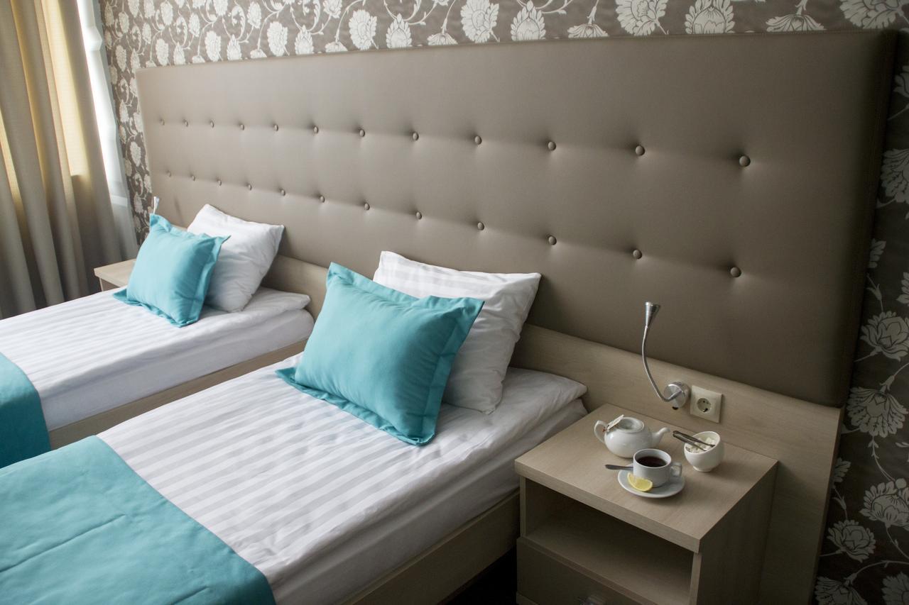 Hotel Versailles Lutsʼk Exterior foto